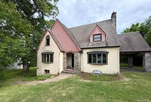 53 Robinson Ave, Glen Cove, NY 11542