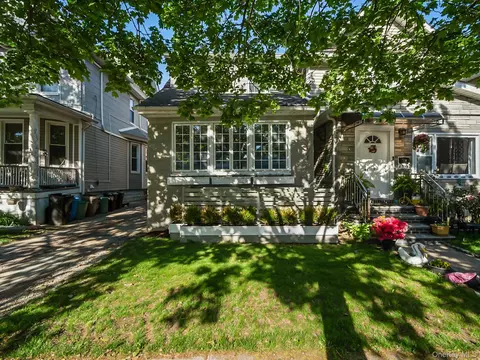 8511 122nd St, New York, NY 11415
