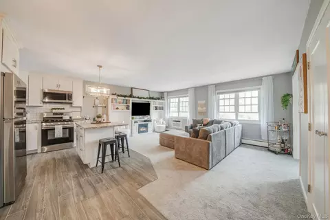 460 Old Town Rd #14L, Port Jefferson Station, NY 11776