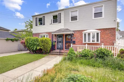 164-38 76th Rd, New York, NY 11366