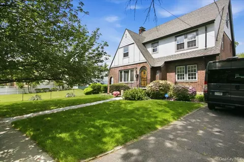 57 Ashton Rd, Yonkers, NY 10705