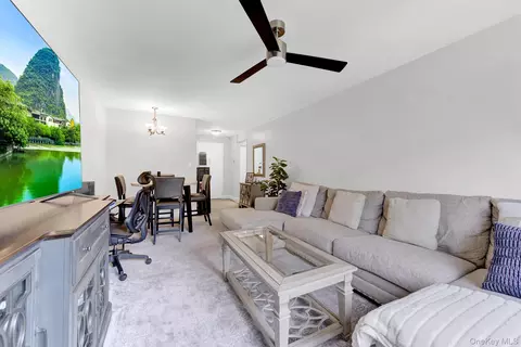 3 Birchwood Ct #3H, North Hempstead, NY 11501