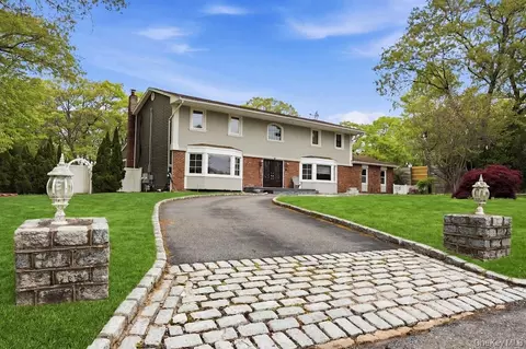 1 Whispering Ct, Dix Hills, NY 11746