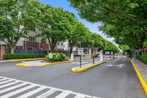 126 Sunset Blvd #11126, New York, NY 10473