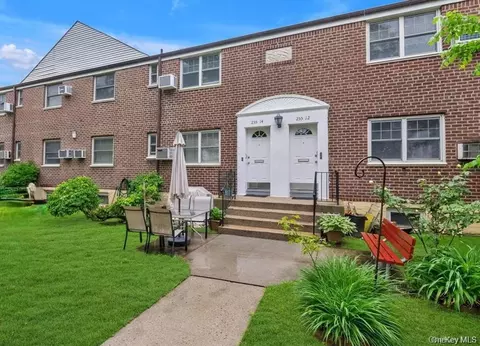 255-14 61st Ave # 3-911, Little Neck, NY 11362