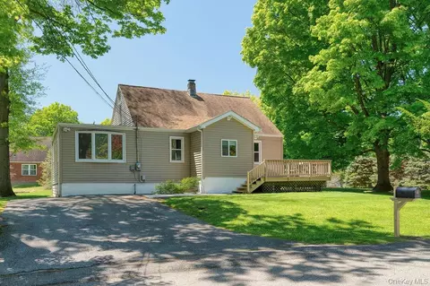 6 Winterberry Rd, Beacon, NY 12508