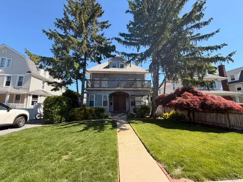30 Johnson Pl, Woodmere, NY 11598
