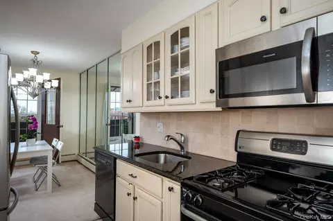 135 Post Ave #5A, Westbury, NY 11590