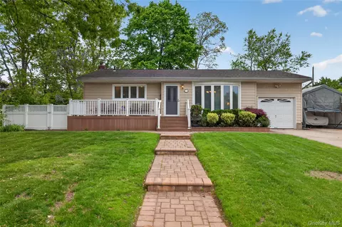 35 Genesee Dr, Commack, NY 11725
