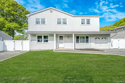 1532 Gogel St, Holbrook, NY 11741