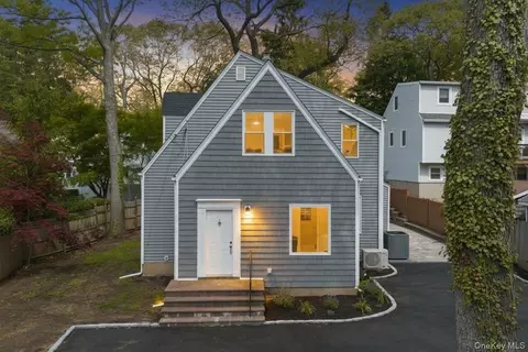 10 Harby Dr, Huntington, NY 11743