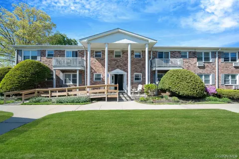 35 Fairharbor Dr #35, Patchogue, NY 11772