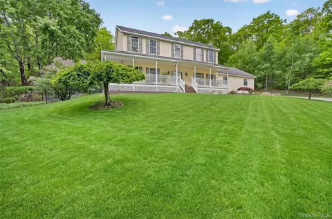 4 Clover Ln, Mamakating, NY 12790