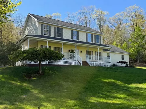 4 Clover Ln, Mamakating, NY 12790