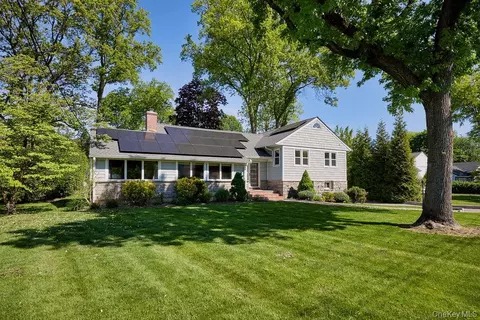 304 Surrey Dr, New Rochelle, NY 10804