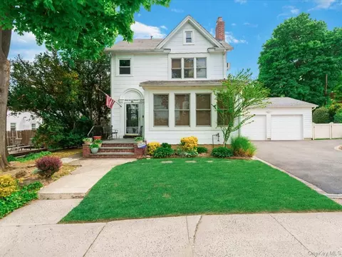 47-11 Belmont Rd, North Hempstead, NY 11020