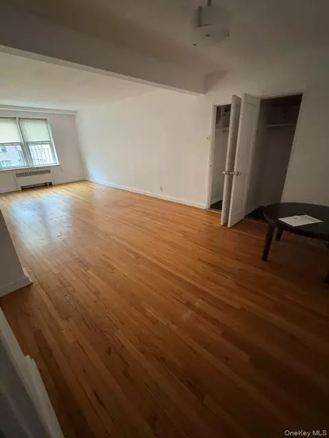 2090 Barnes Ave #4D, New York, NY 10462