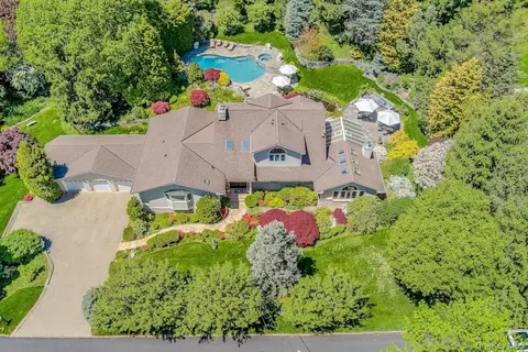1 Rock Hill Ln, Greenburgh, NY 10583