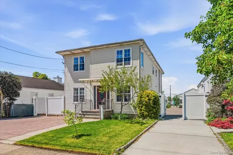 109 Gordon Ave, North Hempstead, NY 11590