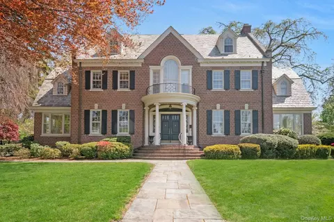 7 Forest Cir, New Rochelle, NY 10804