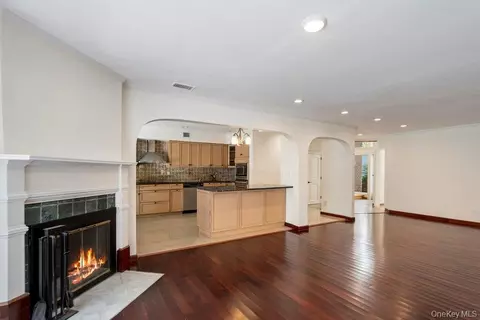 Living - 41 E View Ct, Jericho, NY 11753 photo 1 of 8