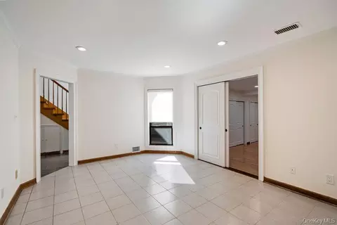 Living - 41 E View Ct, Jericho, NY 11753 photo 4 of 8