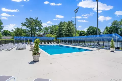Exterior - 41 E View Ct, Jericho, NY 11753 photo 6 of 6