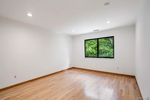 Bedroom - 41 E View Ct, Jericho, NY 11753 photo 2 of 3