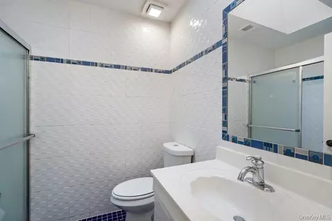 Bath - 41 E View Ct, Jericho, NY 11753 photo 5 of 6
