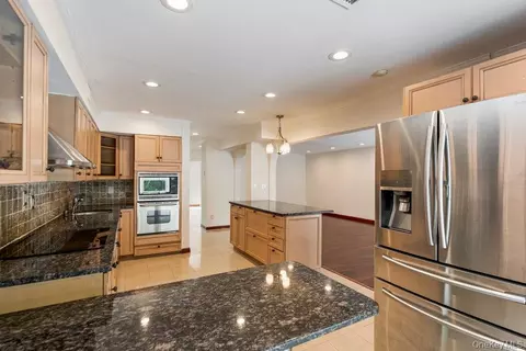 Kitchen - 41 E View Ct, Jericho, NY 11753 photo 7 of 8