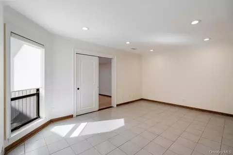 Living - 41 E View Ct, Jericho, NY 11753 photo 3 of 8