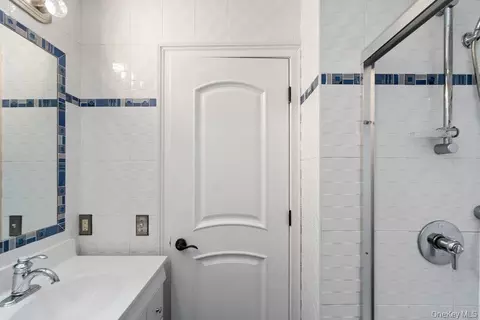 Bath - 41 E View Ct, Jericho, NY 11753 photo 6 of 6