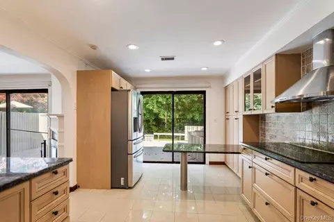 Kitchen - 41 E View Ct, Jericho, NY 11753 photo 1 of 8