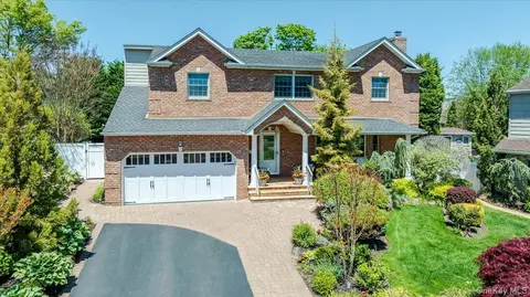 2539 Bradley Ct, Merrick, NY 11566