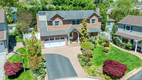 2539 Bradley Ct, Merrick, NY 11566