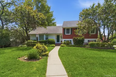 8 Prospect Ave, Garden City, NY 11530