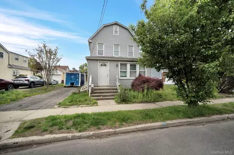 64 4th Ave, New Hyde Park, NY 11040