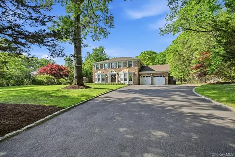 19 Quaker Hill Rd, Stony Brook, NY 11790
