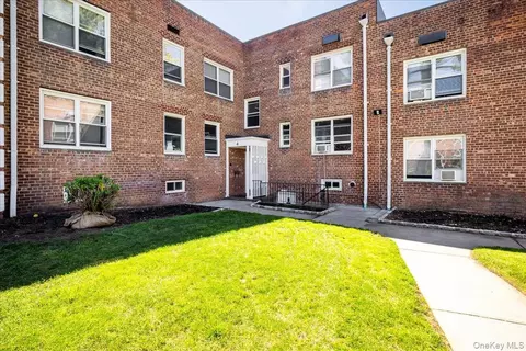 4 Edwards #2F, North Hempstead, NY 11577
