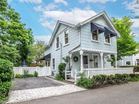 24 Maple Ave, Sea Cliff, NY 11579