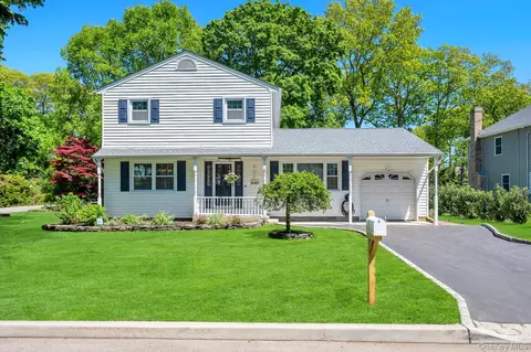 21 Hobson Ave, Saint James, NY 11780
