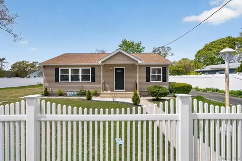260 Lake Dr, Brookhaven, NY 11772