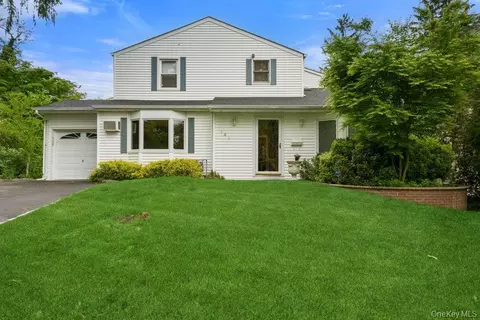 149 Princeton St, North Hempstead, NY 11577