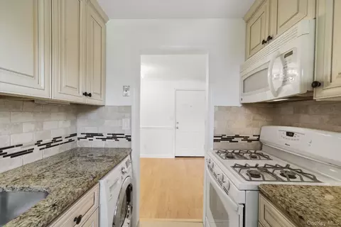 Other - 11 Toehee Pl #2B, Islip, NY 11751 photo 2 of 8
