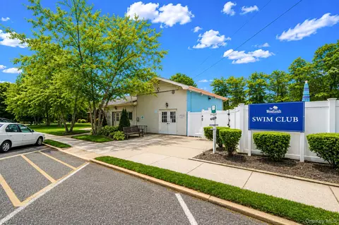 Exterior - 11 Toehee Pl #2B, Islip, NY 11751 photo 7 of 8