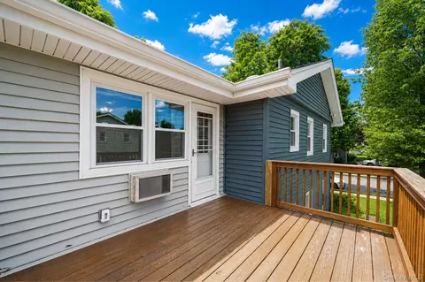Exterior - 11 Toehee Pl #2B, Islip, NY 11751 photo 3 of 8