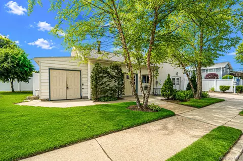 Exterior - 11 Toehee Pl #2B, Islip, NY 11751 photo 8 of 8