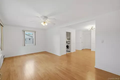 Living - 11 Toehee Pl #2B, Islip, NY 11751 photo 2 of 3
