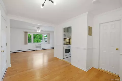 Entry Way - 11 Toehee Pl #2B, Islip, NY 11751 photo 1 of 1