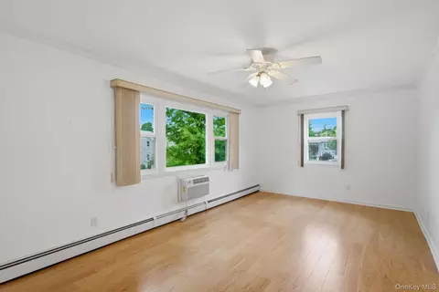 Living - 11 Toehee Pl #2B, Islip, NY 11751 photo 1 of 3
